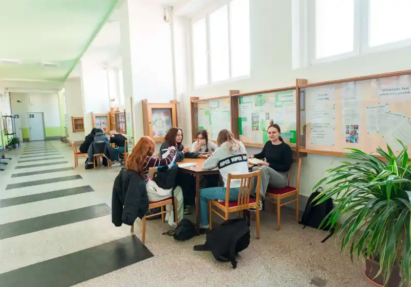 Představení školy a její interiér