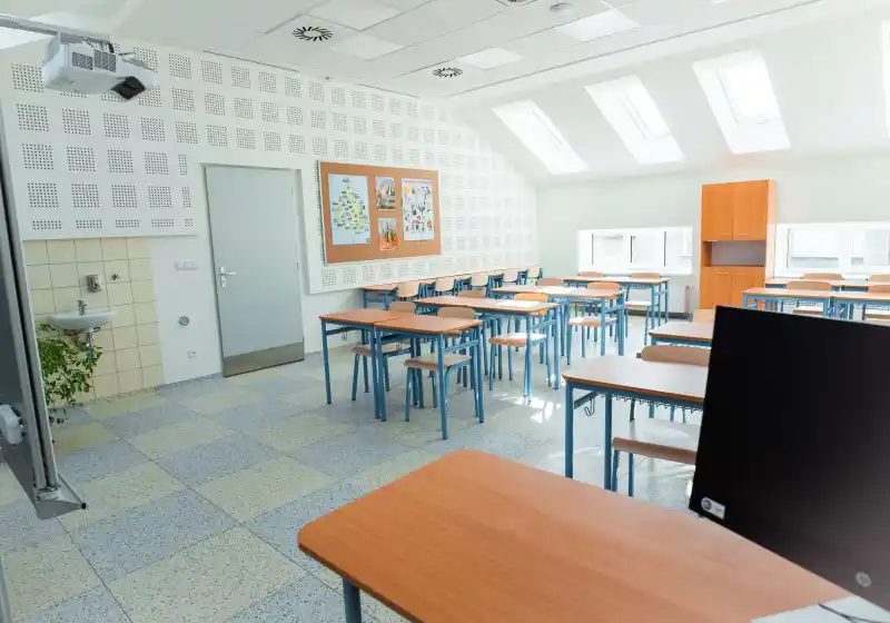 Představení školy a její interiér