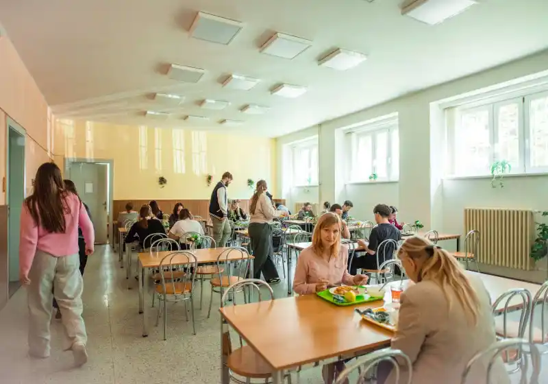 Představení školy a její interiér