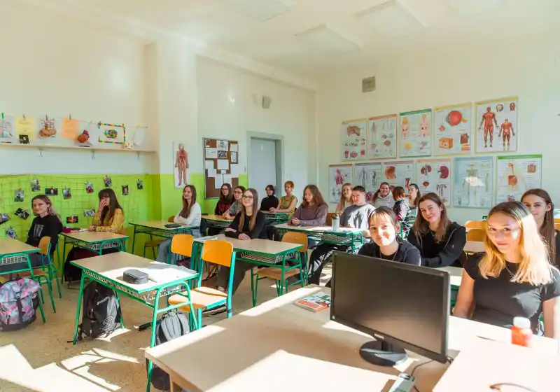 Představení školy a její interiér