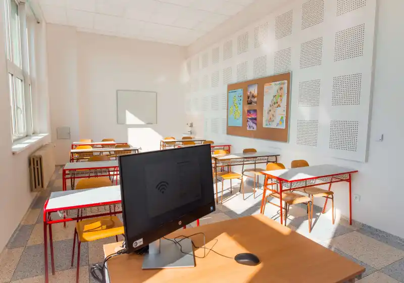 Představení školy a její interiér